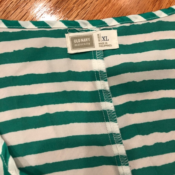 Old Navy s/s Maternity Top / Size: XL - Picture 2 of 3